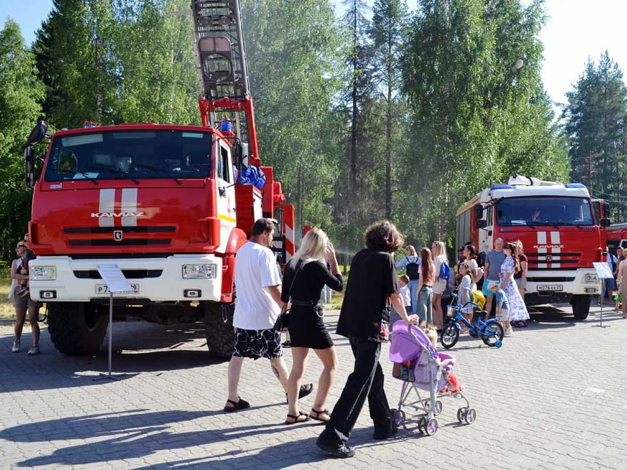 Пропаганда безопасности в праздничном формате.